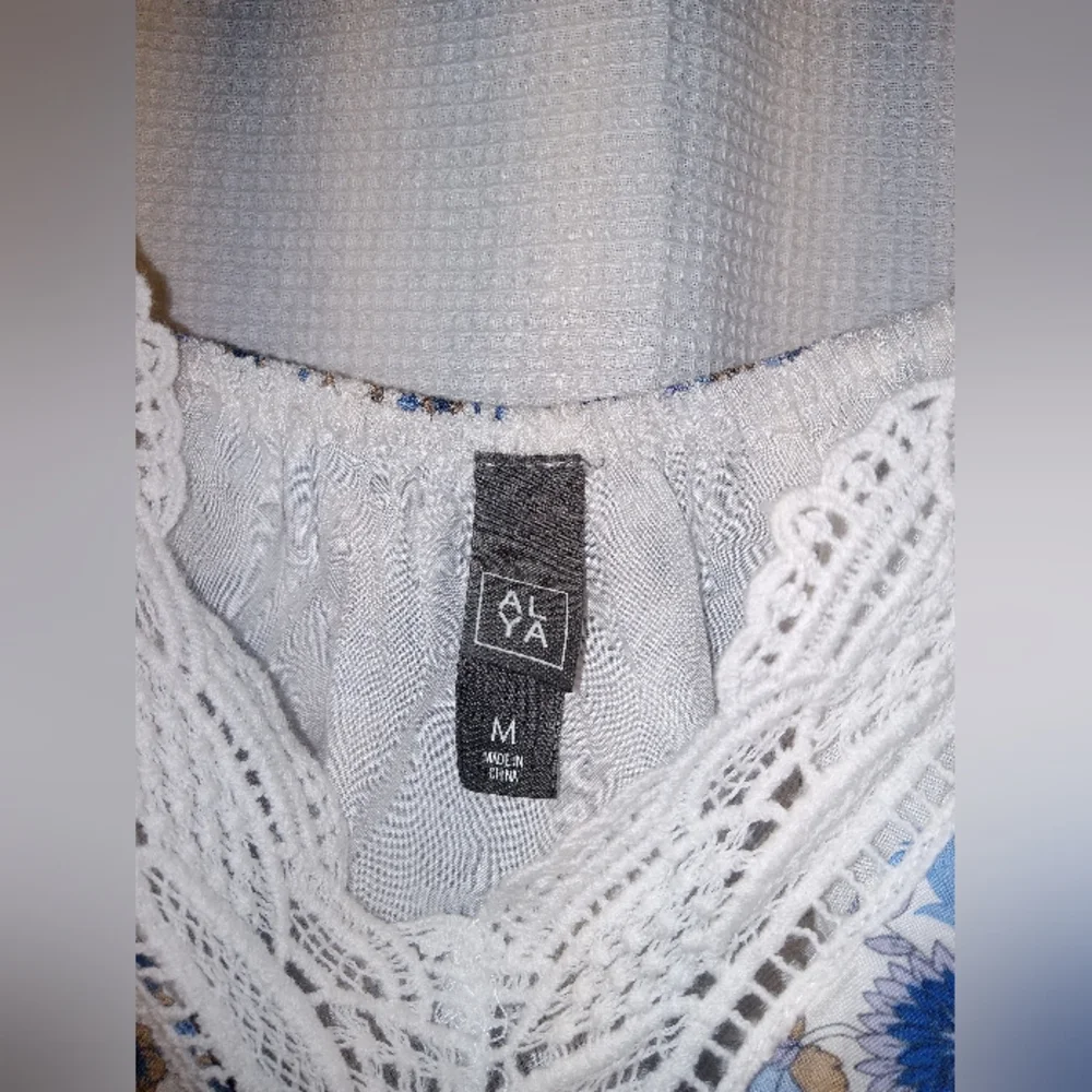 ALYA  TOP - Picture 3 of 4